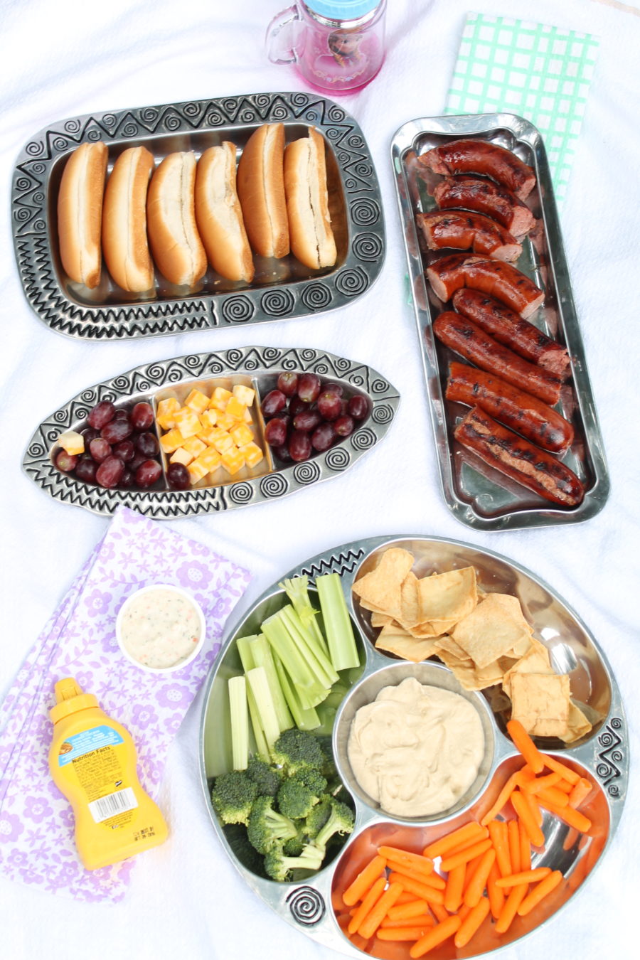 An easy, toddler-friendly picnic lunch. All you'll need for the perfect picnic with your toddler. Easy toddler lunch.