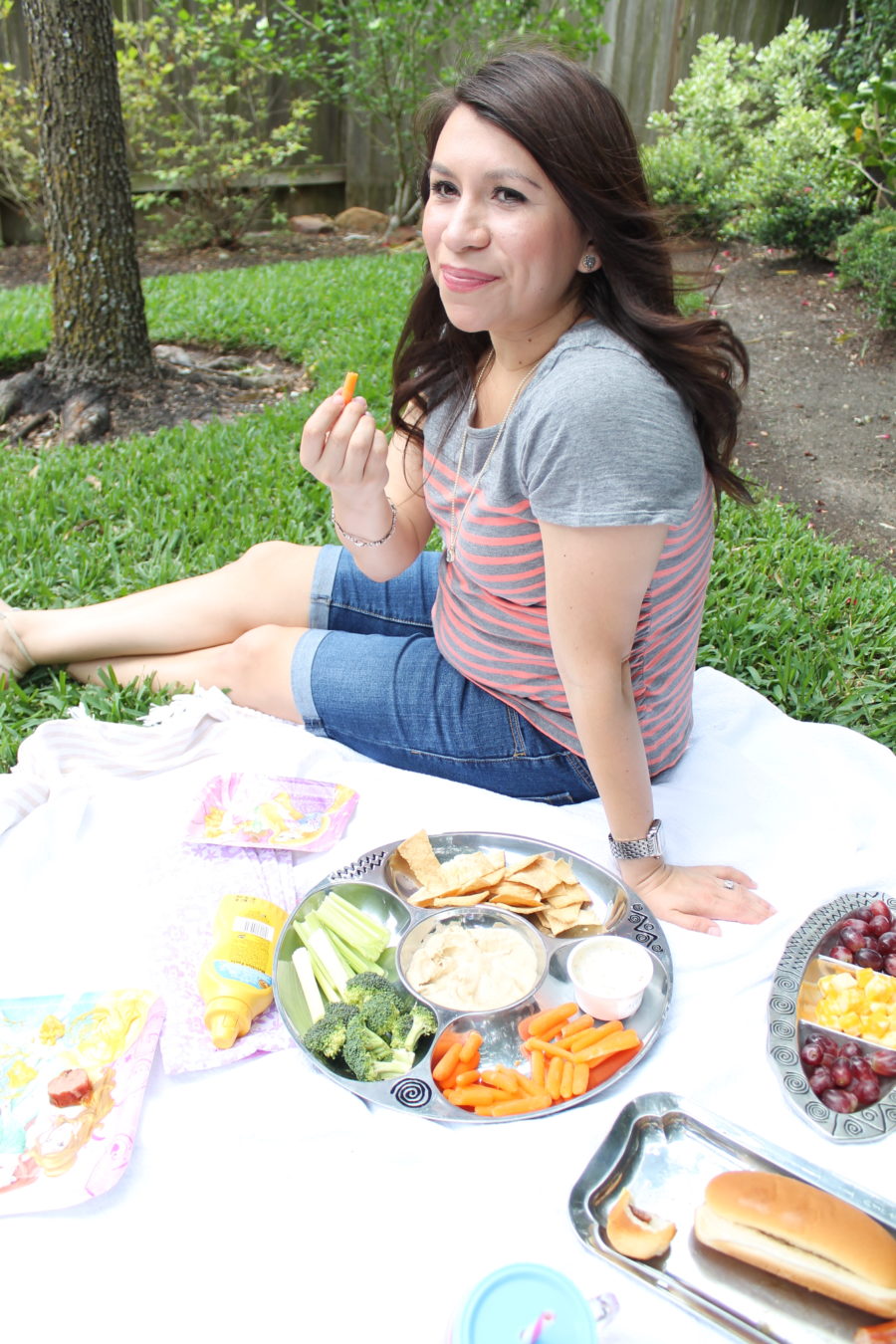 An easy, toddler-friendly picnic lunch. All you'll need for the perfect picnic with your toddler. Easy toddler lunch.