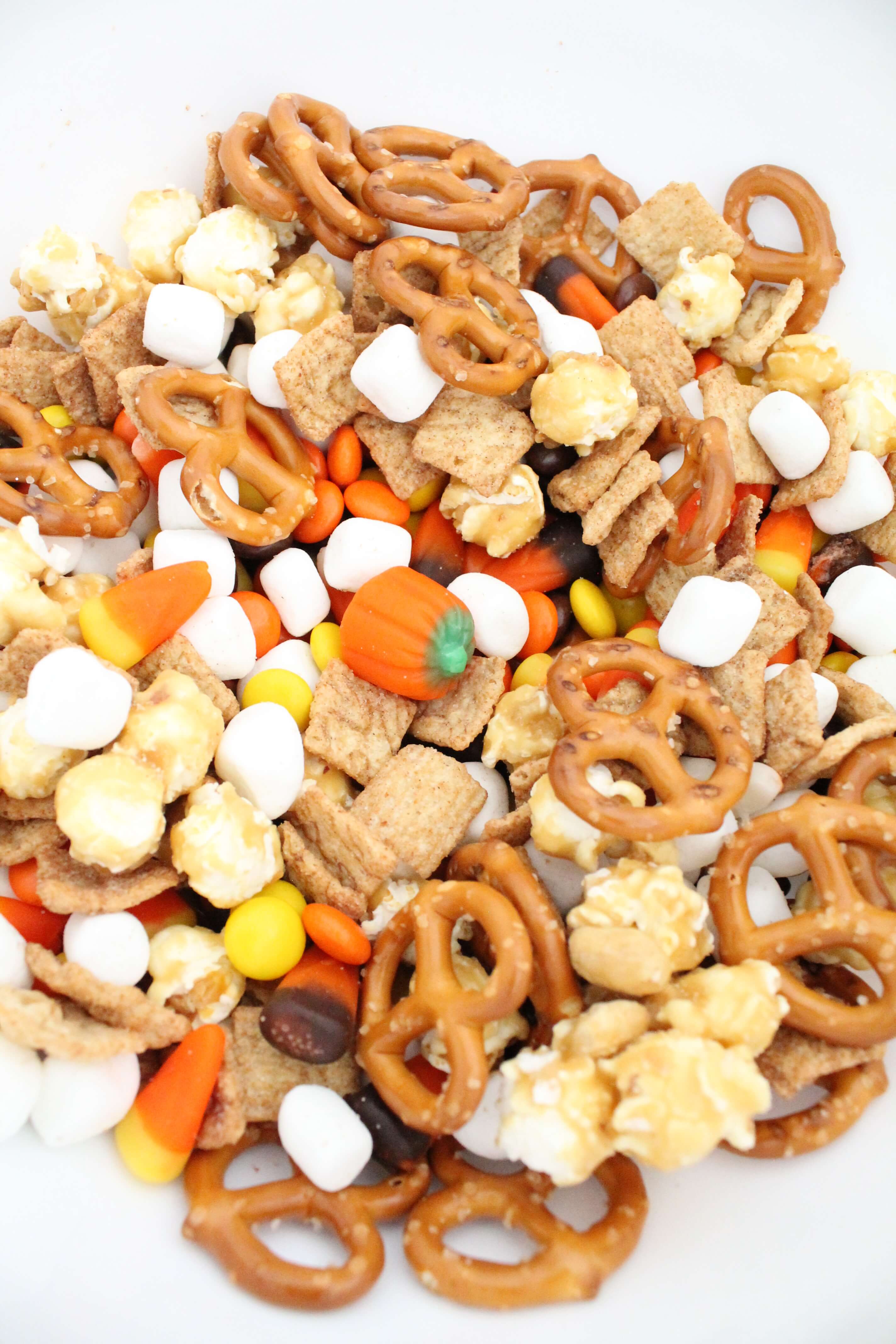 Kid-approved, fall-inspired snack mix. The perfect mix of salty and sweet. Perfect for party mix for Dia de los Muertos, Halloween, or any festive fall party. 