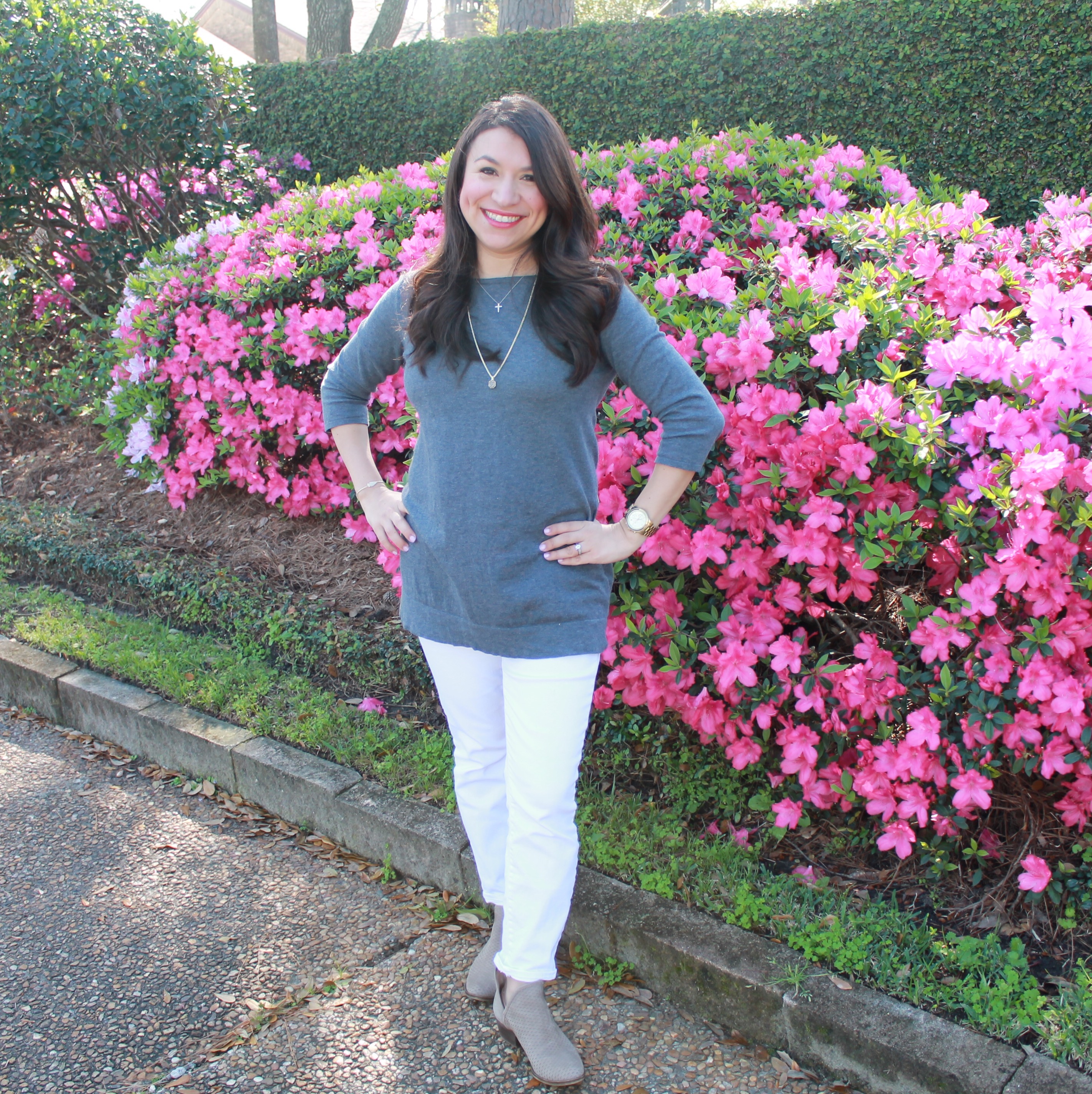 Spring Fashion: How to style a gray tunic with white jeans. 