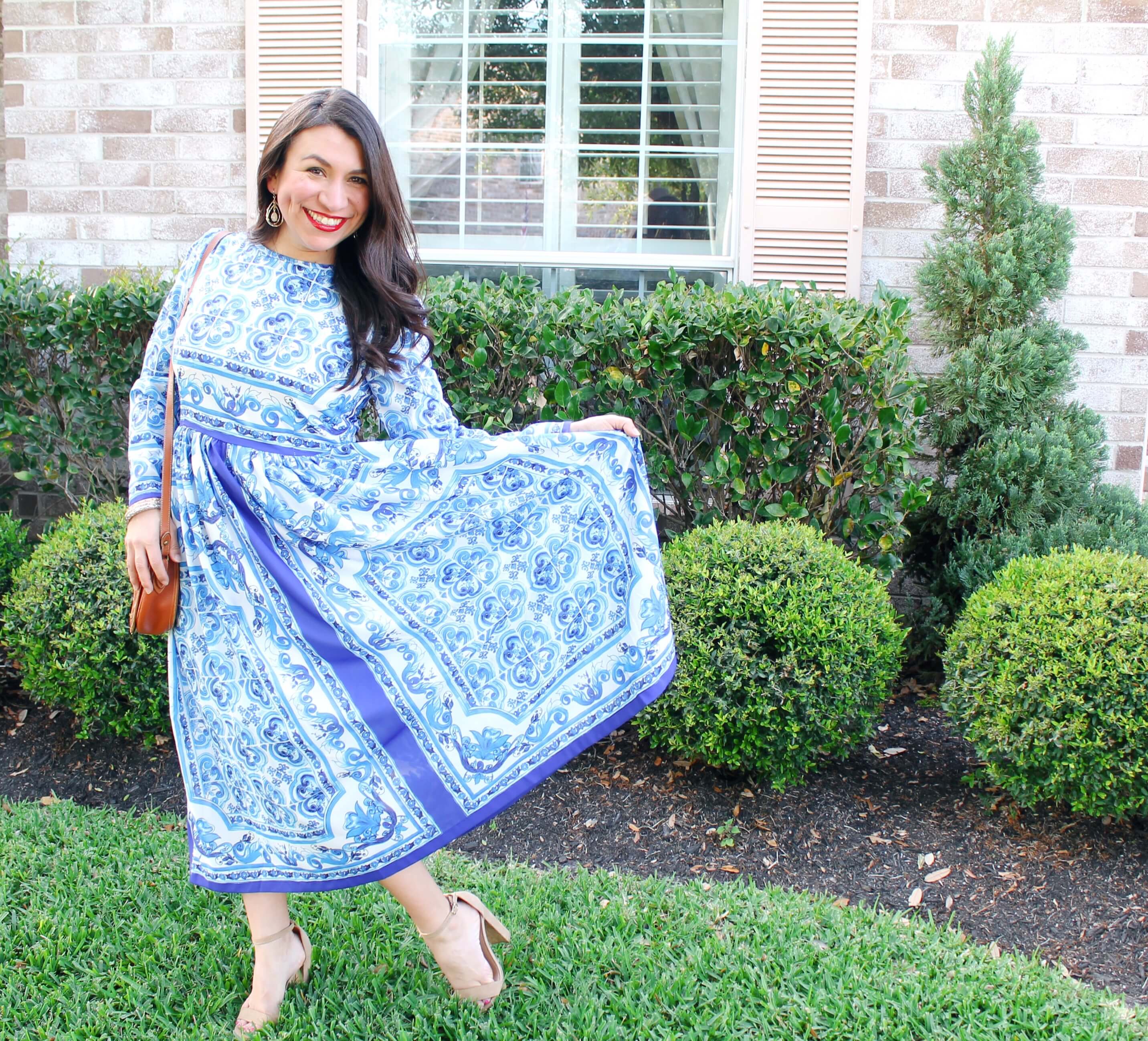 Blue and white maxi dress. Mom Style. 