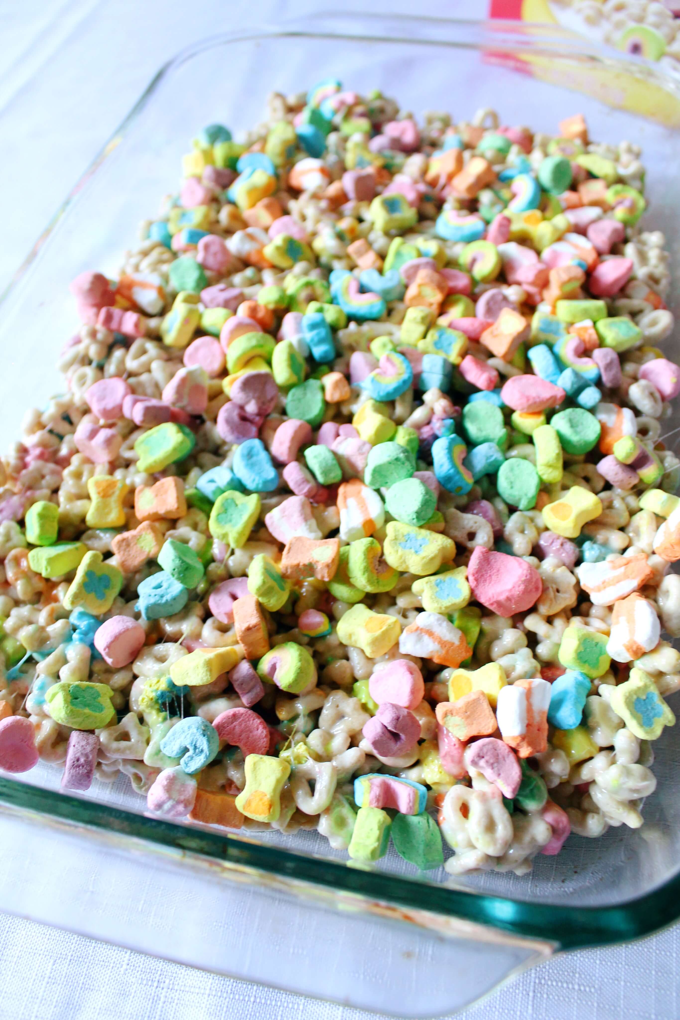 Lucky Charms Unicorn Treats. The cutest and yummiest treats to make with your child. The perfect rainy day activity!