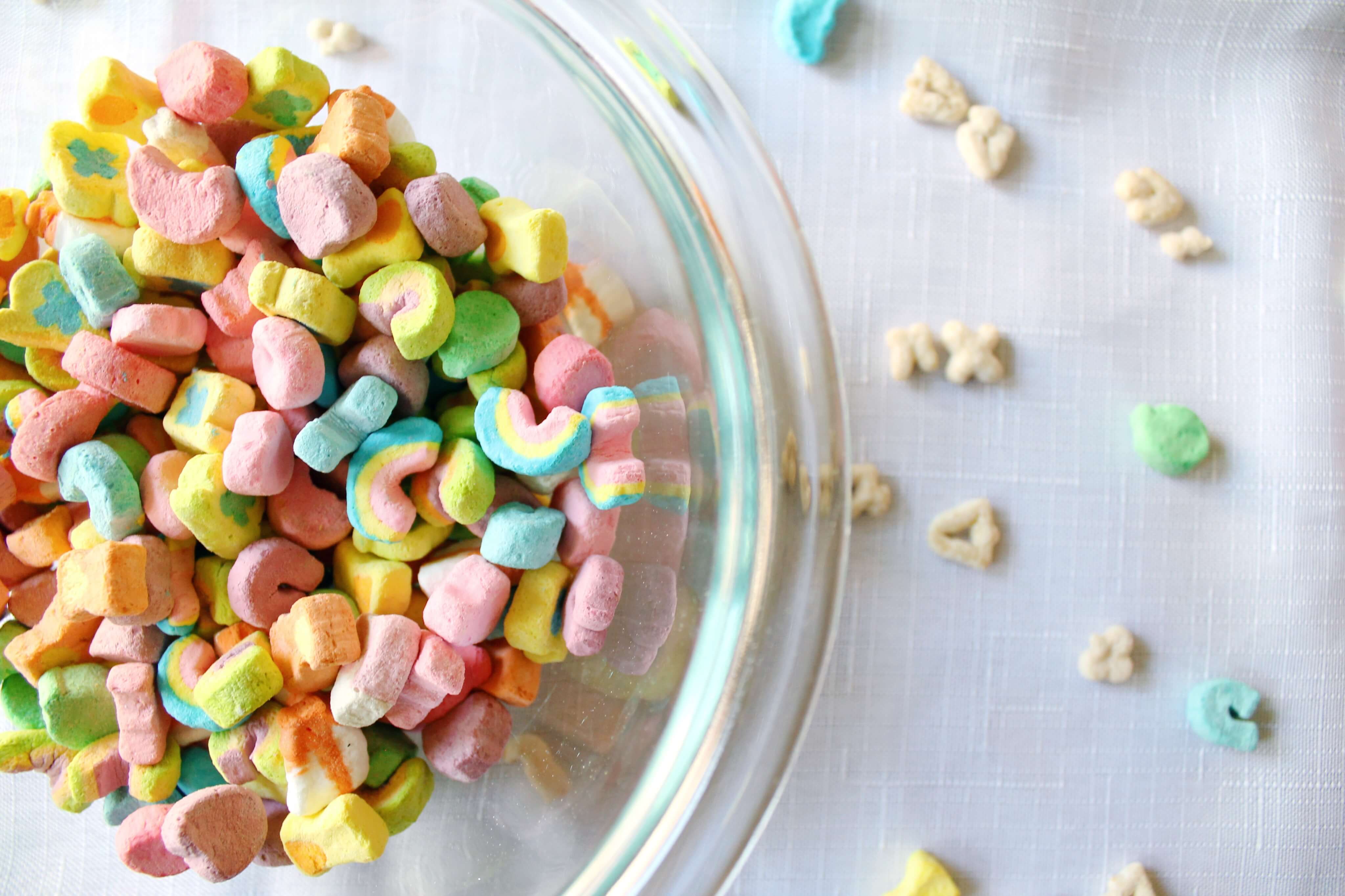 Lucky Charms Unicorn Treats. The cutest and yummiest treats to make with your child. The perfect rainy day activity!