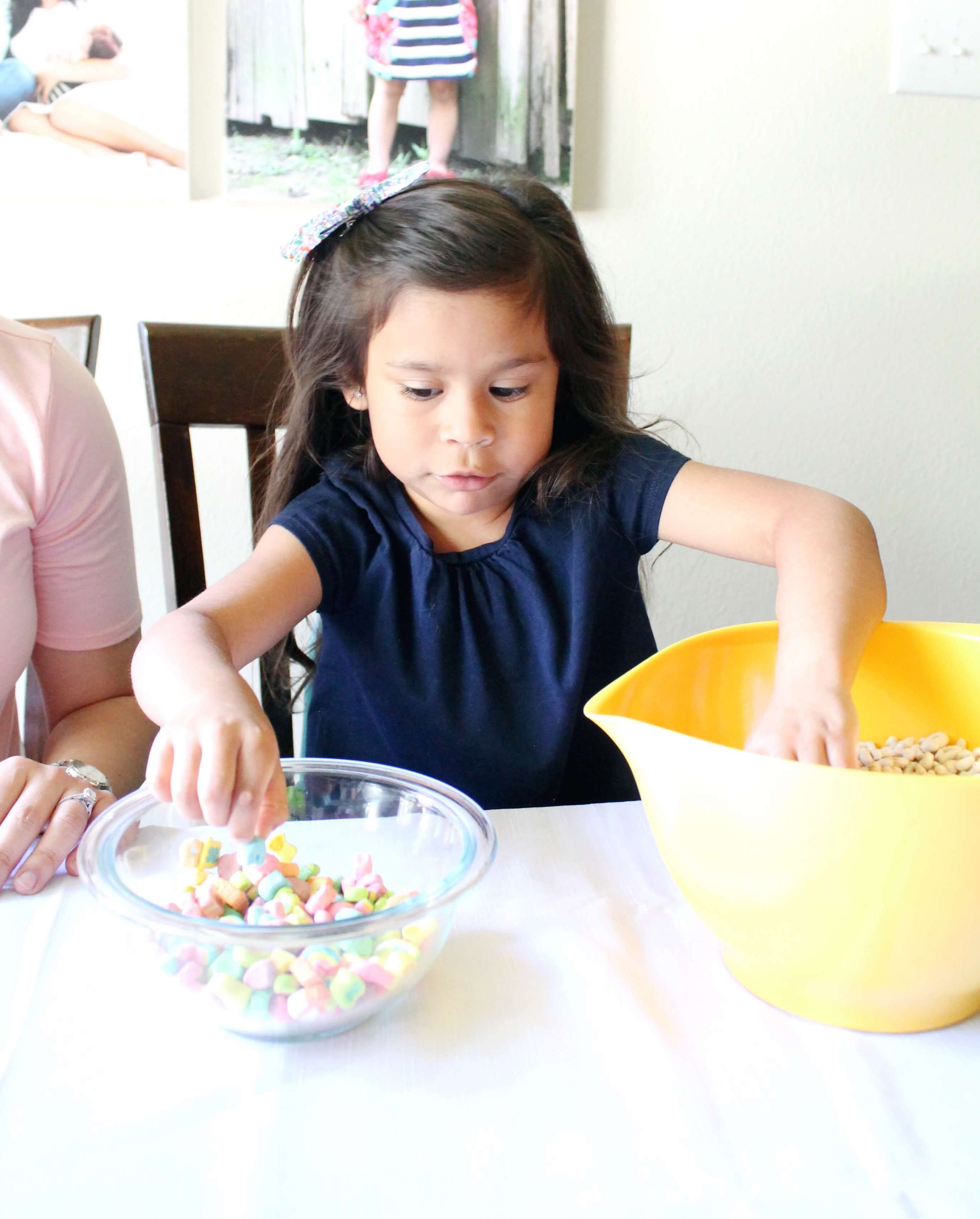 Lucky Charms Unicorn Treats. The cutest and yummiest treats to make with your child. The perfect rainy day activity!