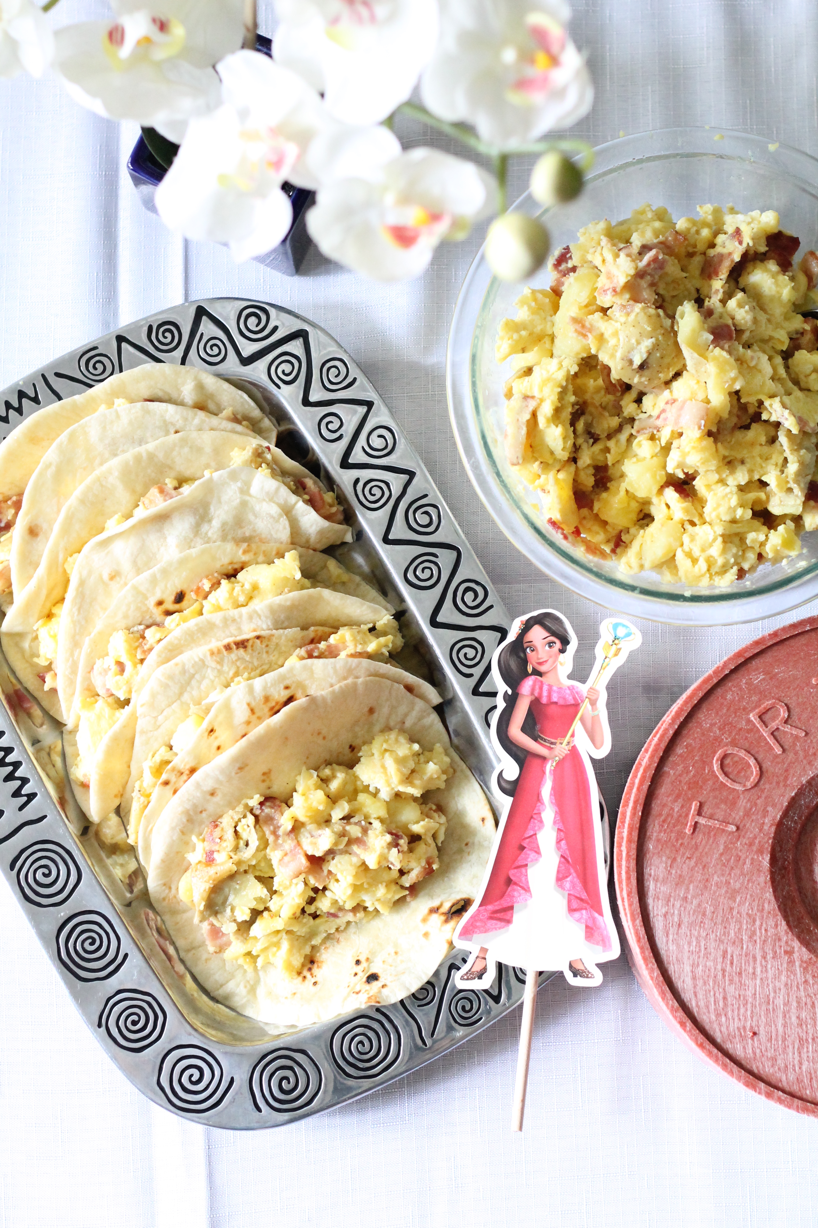 [AD] The perfect Tex-Mex breakfast tacos. Enjoy an Elena of Avalor breakfast fiesta with your little Disney Junior princess for a fun FRiYAY!