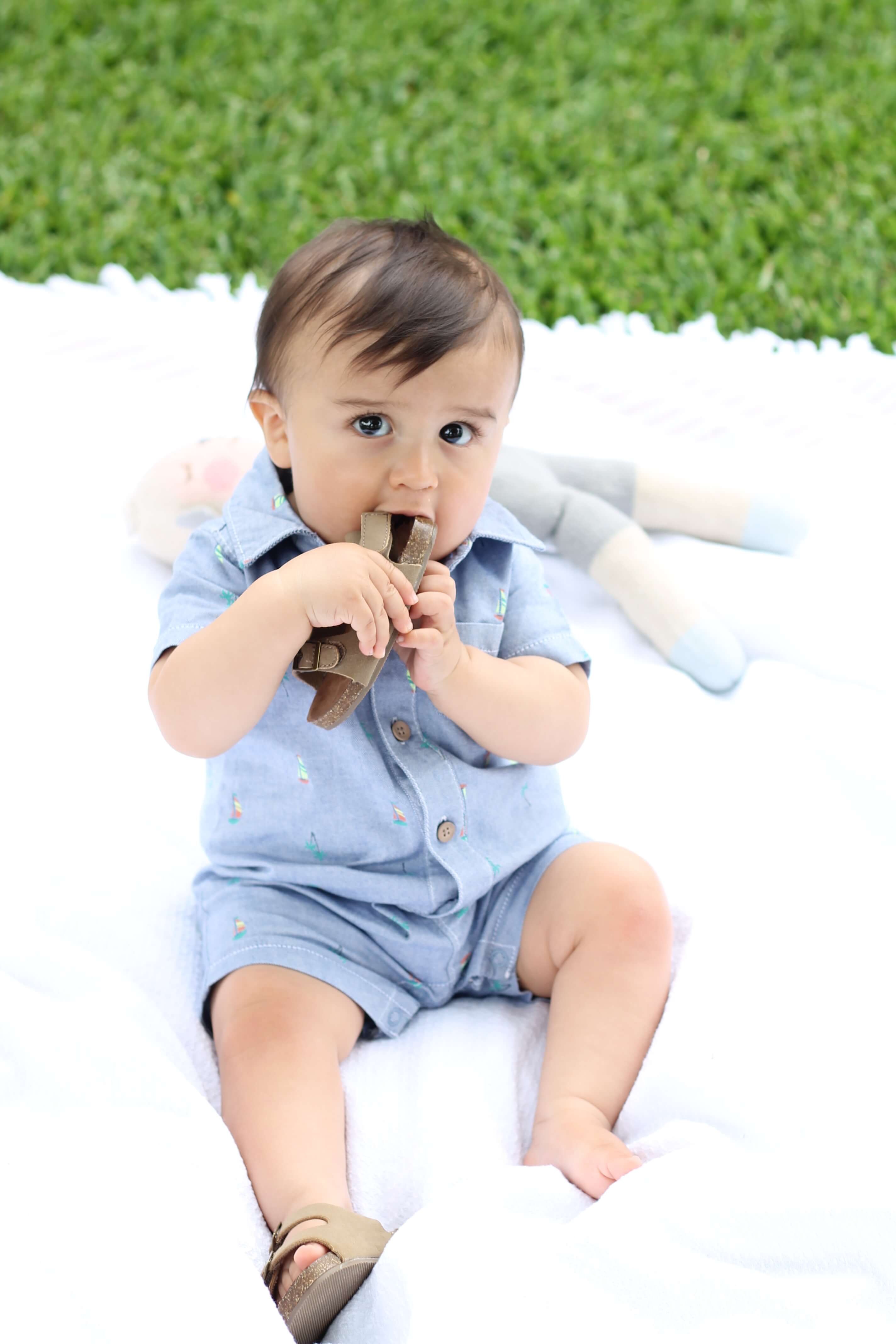 The ultimate guide to baby clothes for your baby's first year. What you really need and how much. #lovecarters (AD)