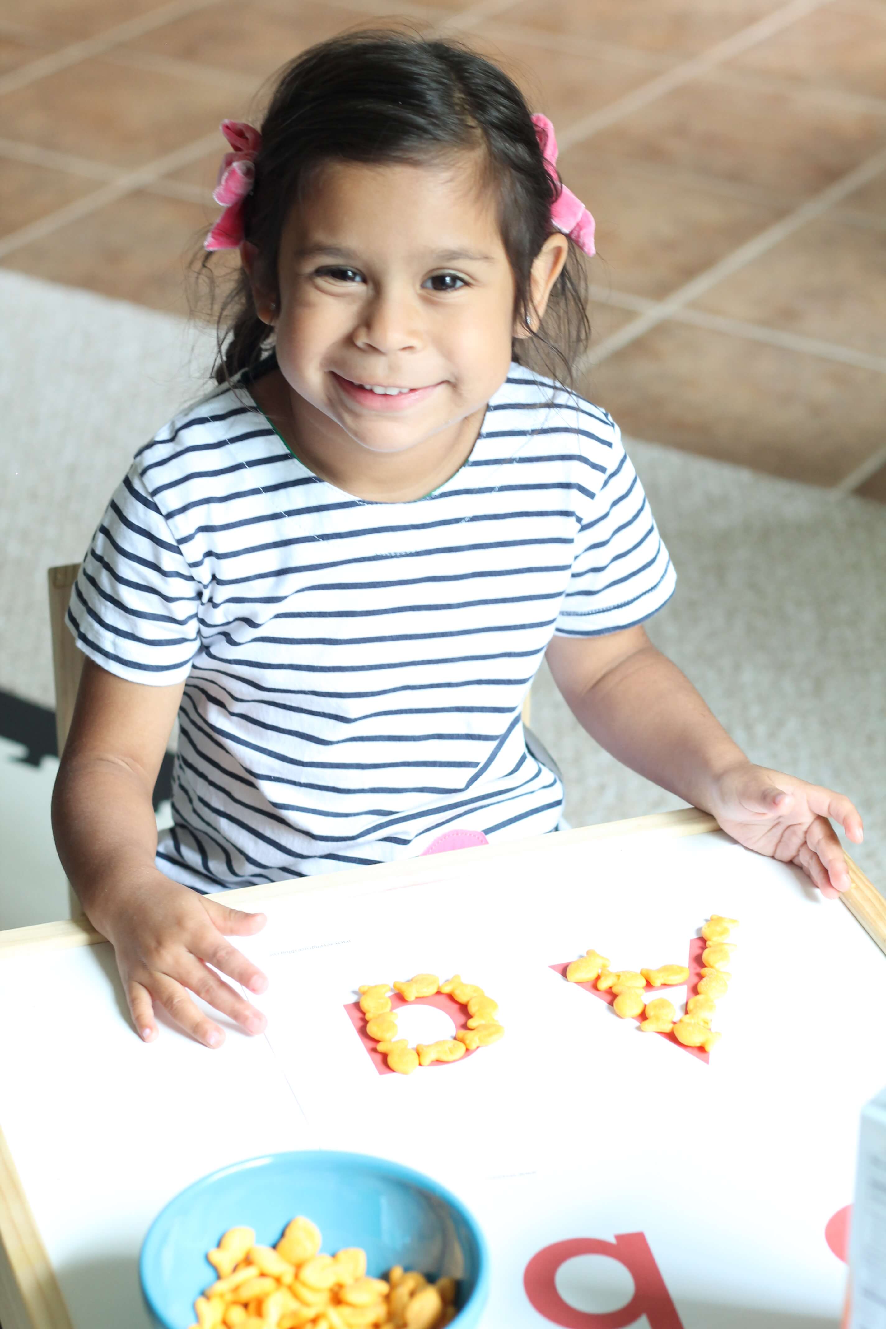 Letter Recognition Snack Hack with Goldfish crackers! The perfect preschool snack hack. Learning and snacking all in one!