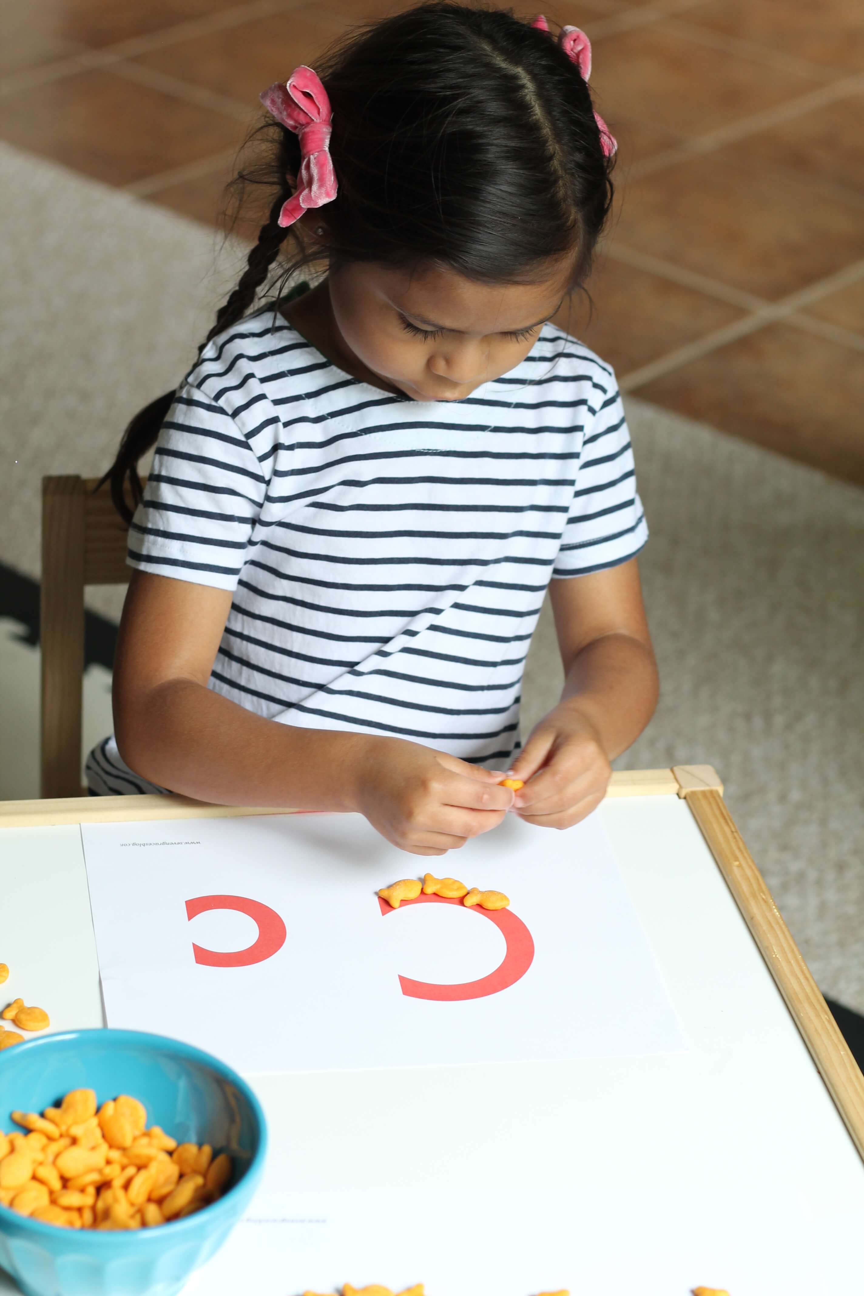 Letter recognition activity with Goldfish crackers! The perfect snack hack for a fun, rainy day activity indoors.