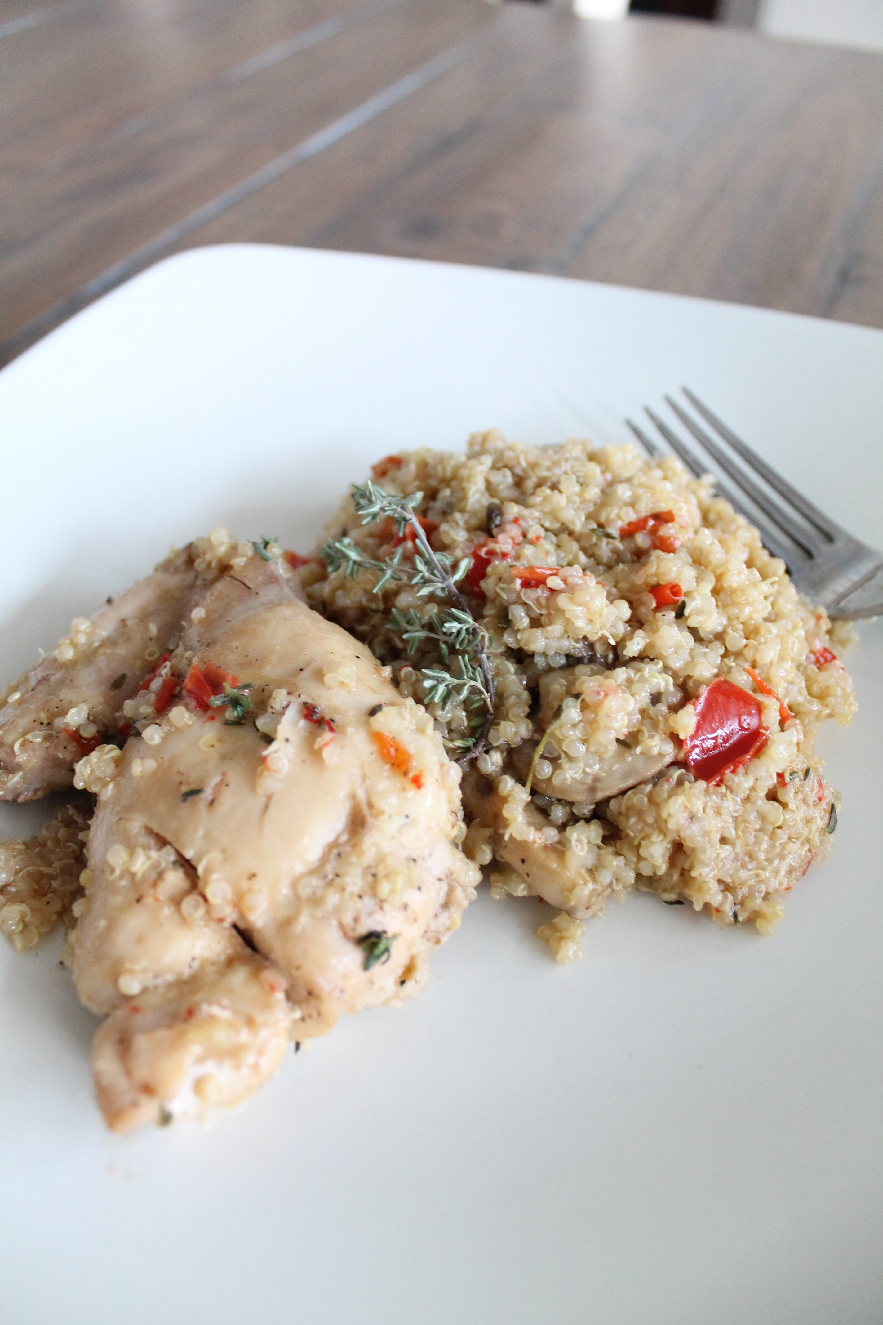 Garlic & Chicken Mushroom Quinoa. Easy 30 minute meal for dinner time featuring truRoots Quinoa. So easy and delicious! Your whole family will love it! #ad #truRoots