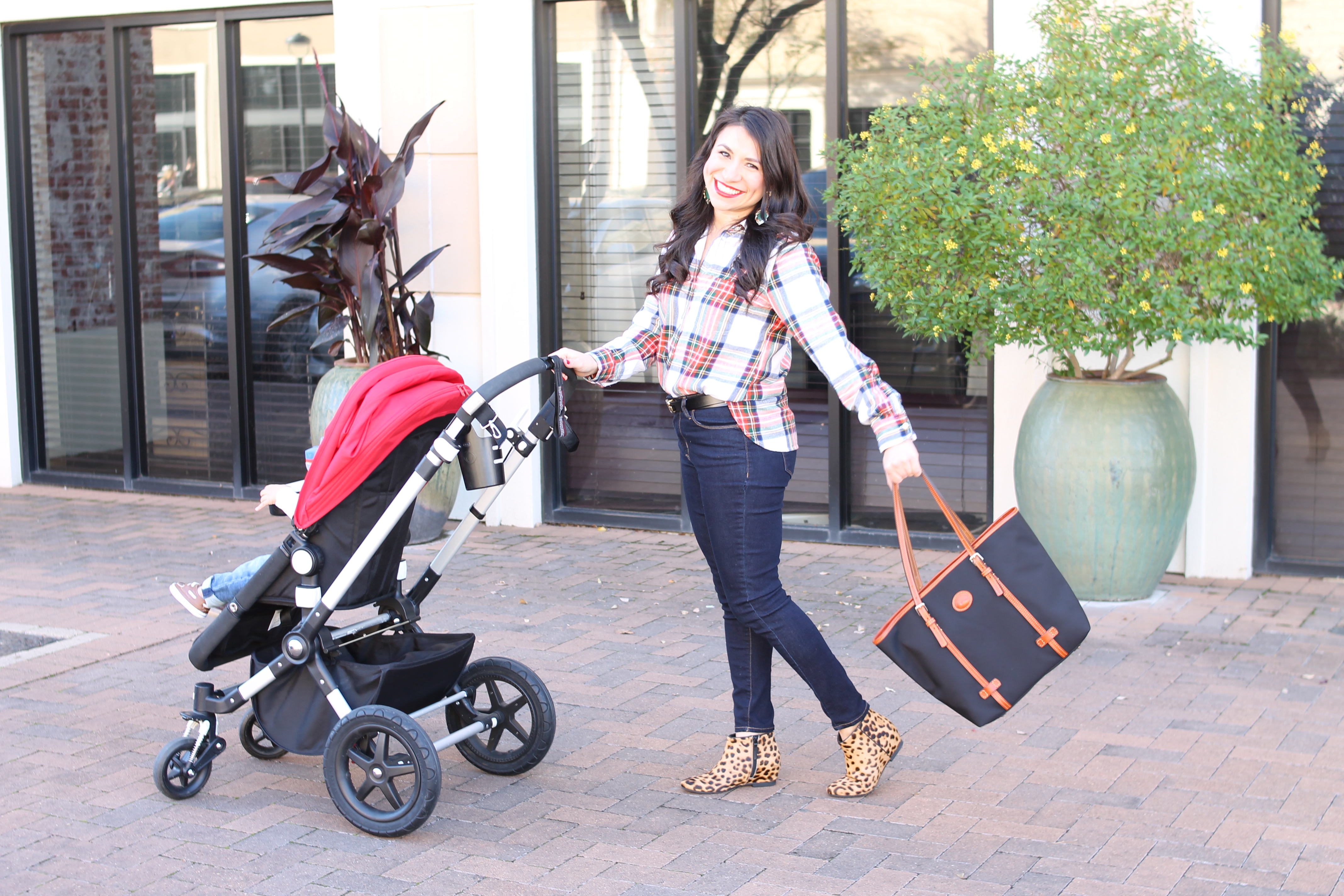 The classic mom chic bag every mama needs. The best bag for moms that's still stylish!
