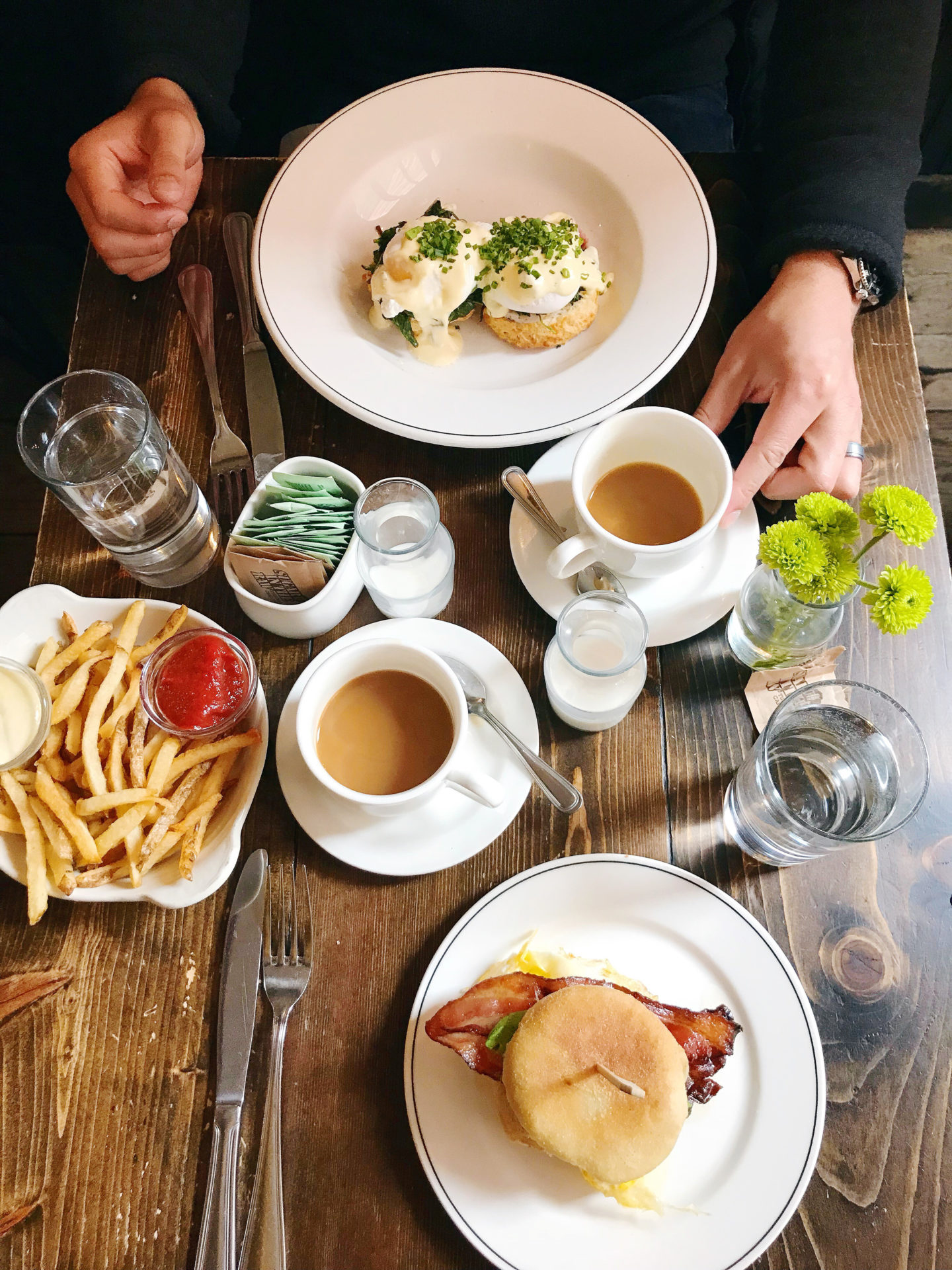 Best NYC brunch spots : Hudson Clearwater. A must read! An NYC restaurant guide featuring all of New York City's best restaurants, from brunch to late night dinners. It even details key dishes to try at each restaurant!