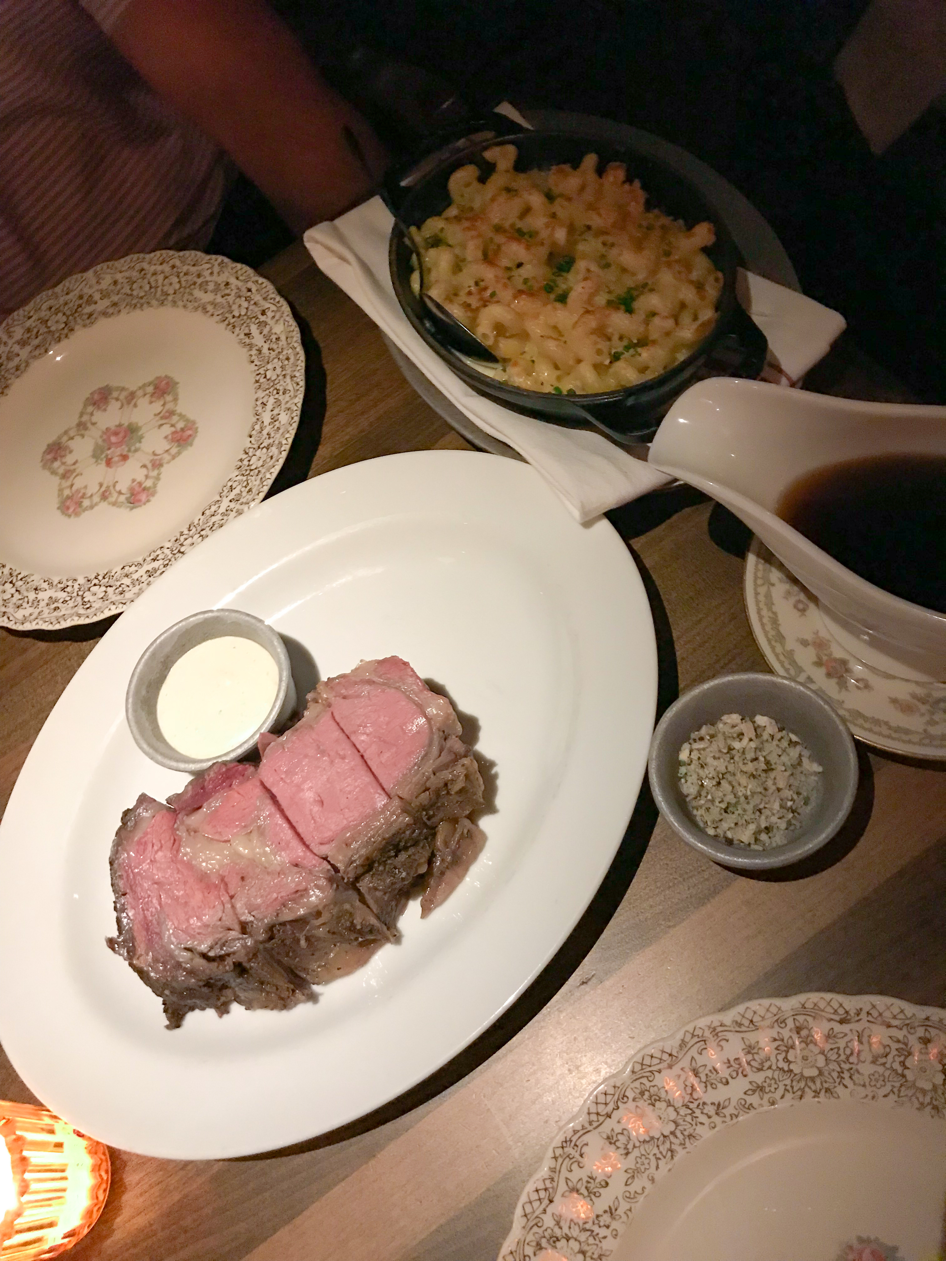 A must read! An NYC restaurant guide featuring all of New York City's best restaurants, from brunch to late night dinners. It even details key dishes to try at each restaurant! 4 Charles Prime Rib is a must!