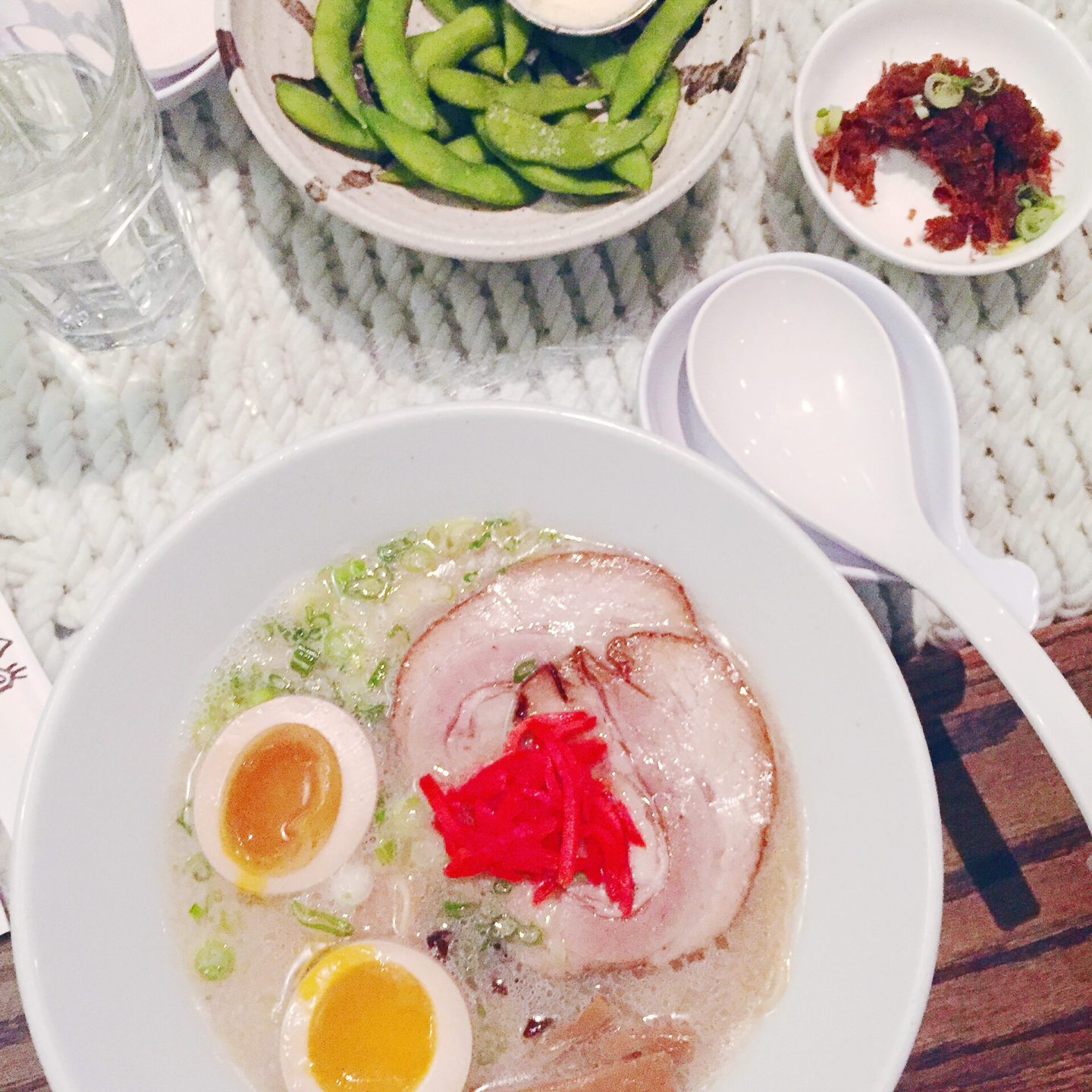 A must read! An NYC restaurant guide featuring all of New York City's best restaurants, from brunch to late night dinners. It even details key dishes to try at each restaurant! Ippudo is one of them!