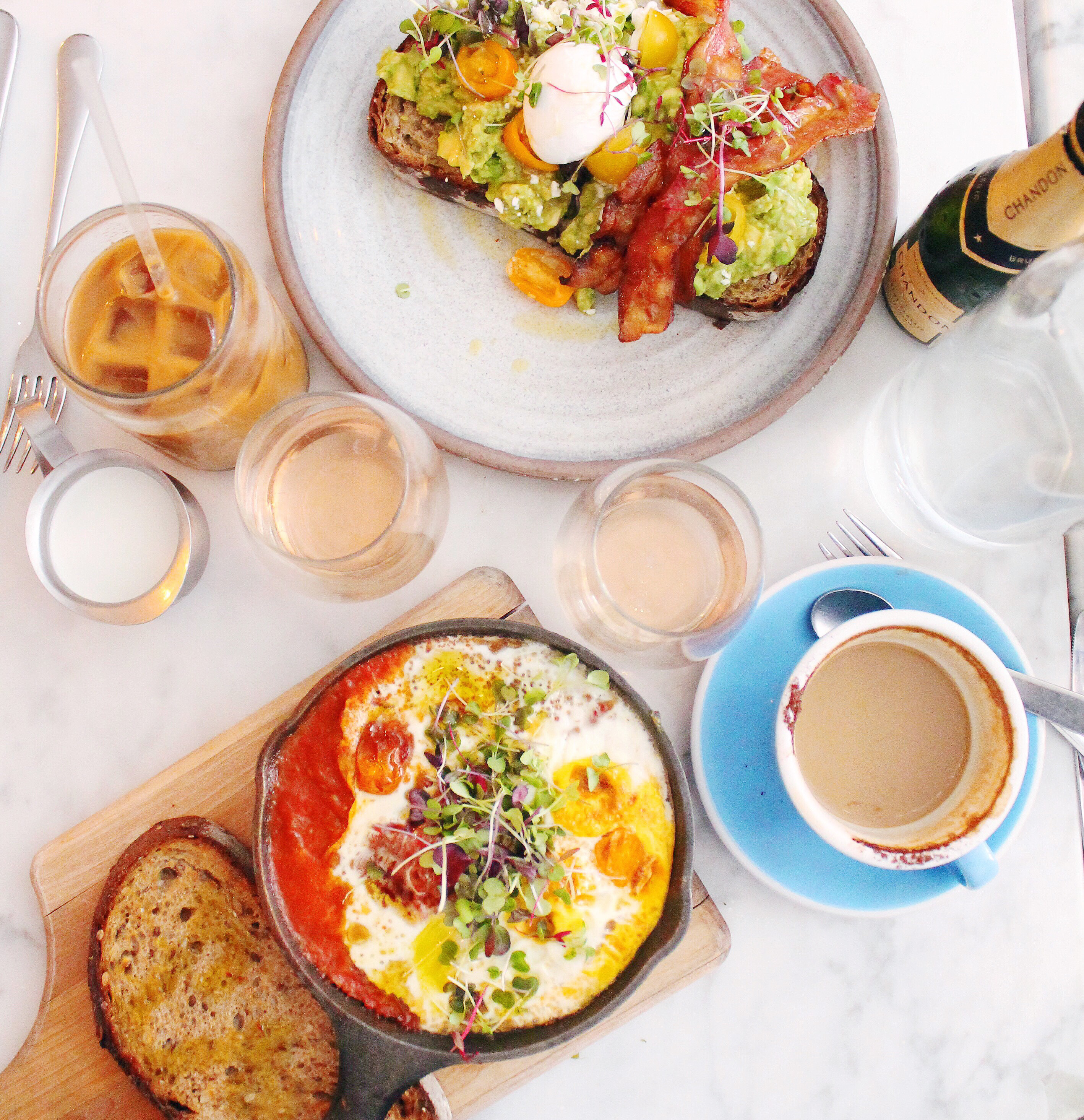 A must read! An NYC restaurant guide featuring all of New York City's best restaurants, from brunch to late night dinners. It even details key dishes to try at each restaurant! Bluestone brunch is a must!