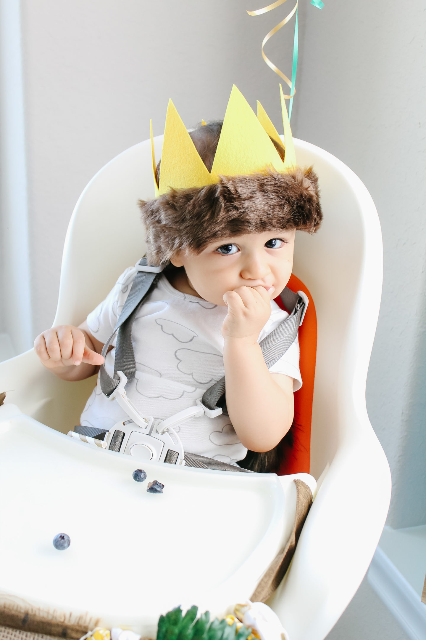 Cute and easy DIY no-sew felt crown. The cutest WILD ONE birthday party inspired by Where the Wild Things Are! Easy DIYs to recreate a simple and fun first birthday party! #diy #party #wildone #firstbirthday