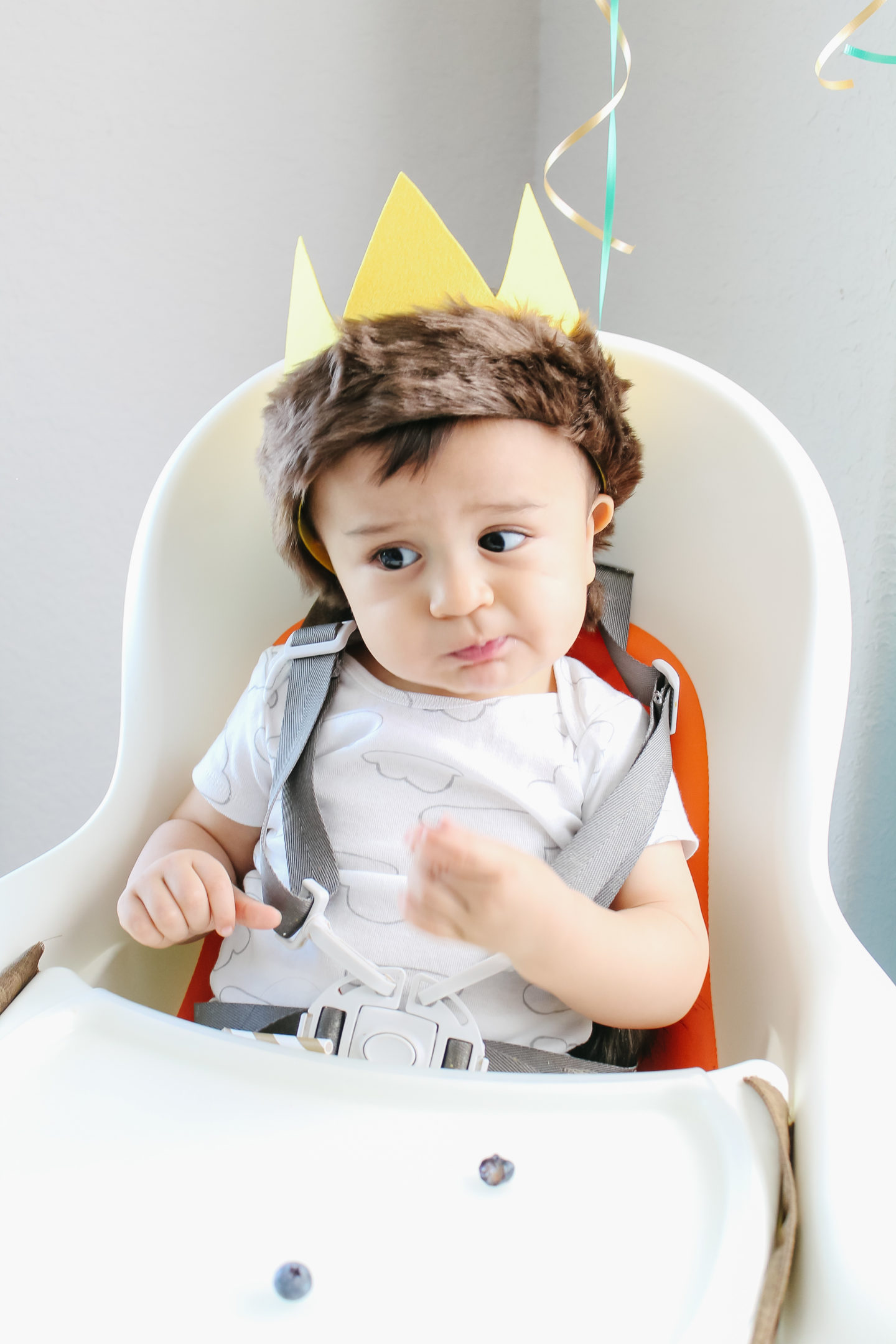 Cute and easy DIY no-sew felt crown. The cutest WILD ONE birthday party inspired by Where the Wild Things Are! Easy DIYs to recreate a simple and fun first birthday party! #diy #party #wildone #firstbirthday