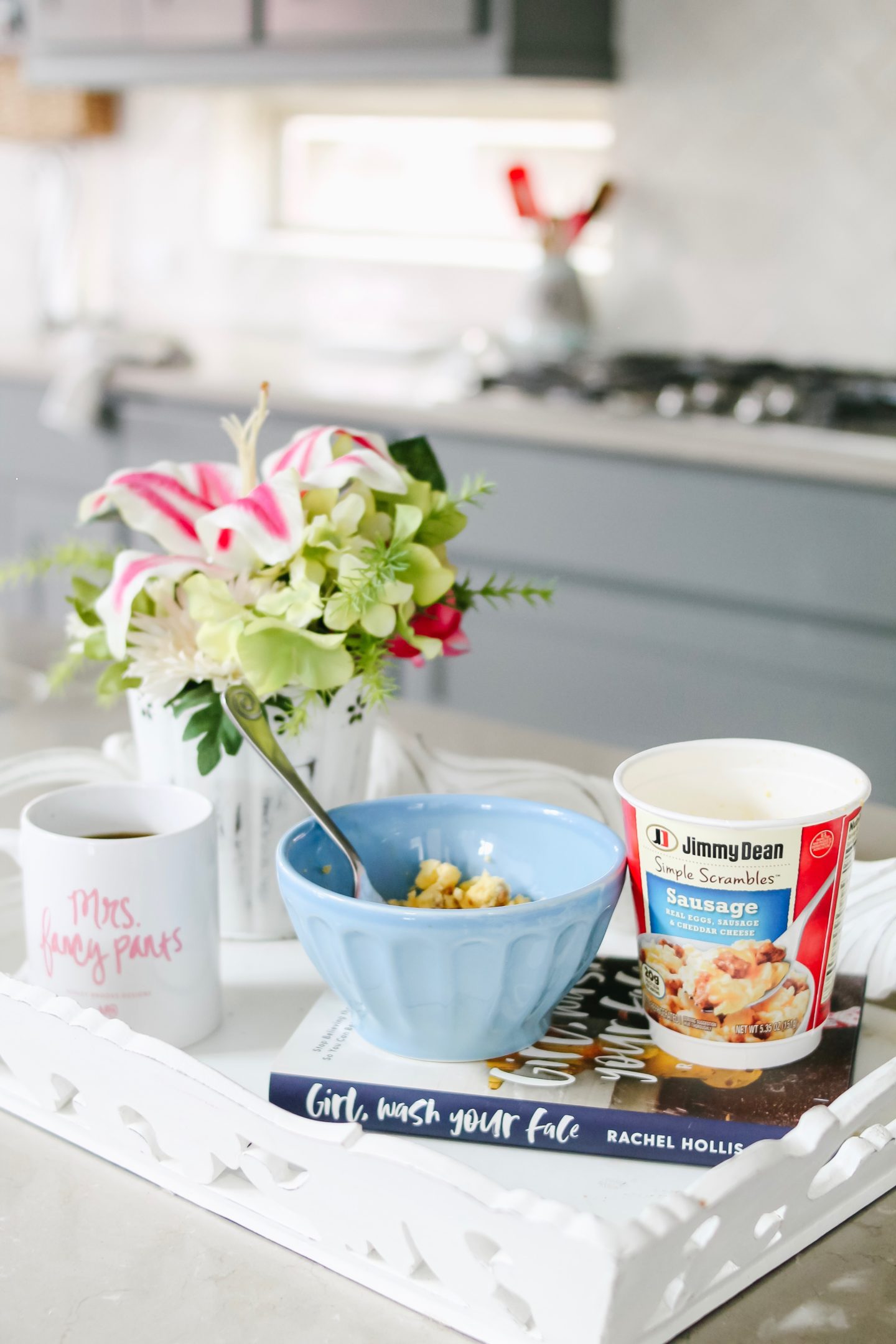 Breakfast hack! 5 Ways to Brighten Up Your Morning Routine. The best morning routine for the most productive day! Especially great for stay-at-home moms & work-from-home moms!