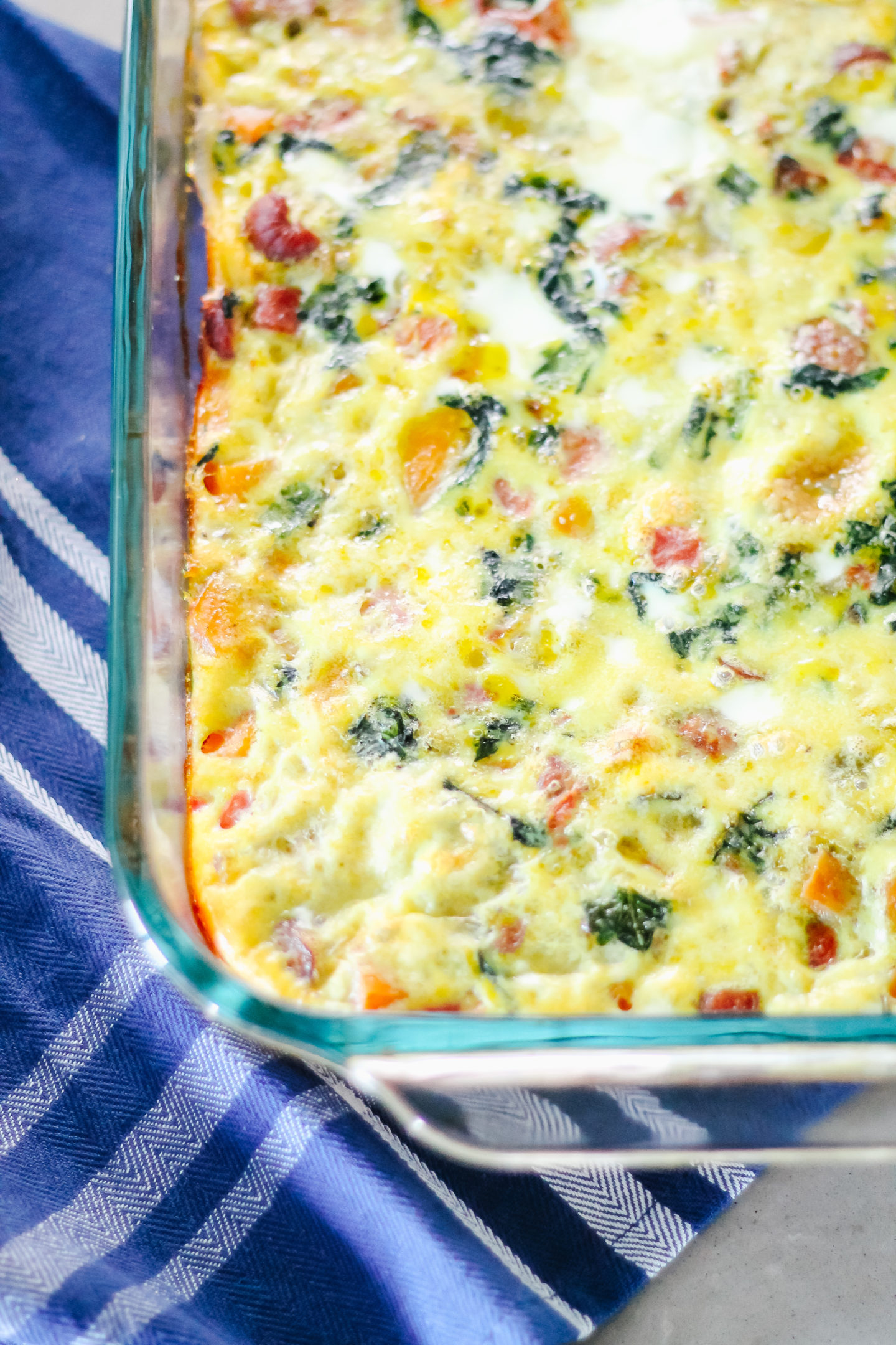 The best easy & delicious Paleo and Whole30 breakfast casserole. The perfect breakfast bake! #casserole #paleo #whole30