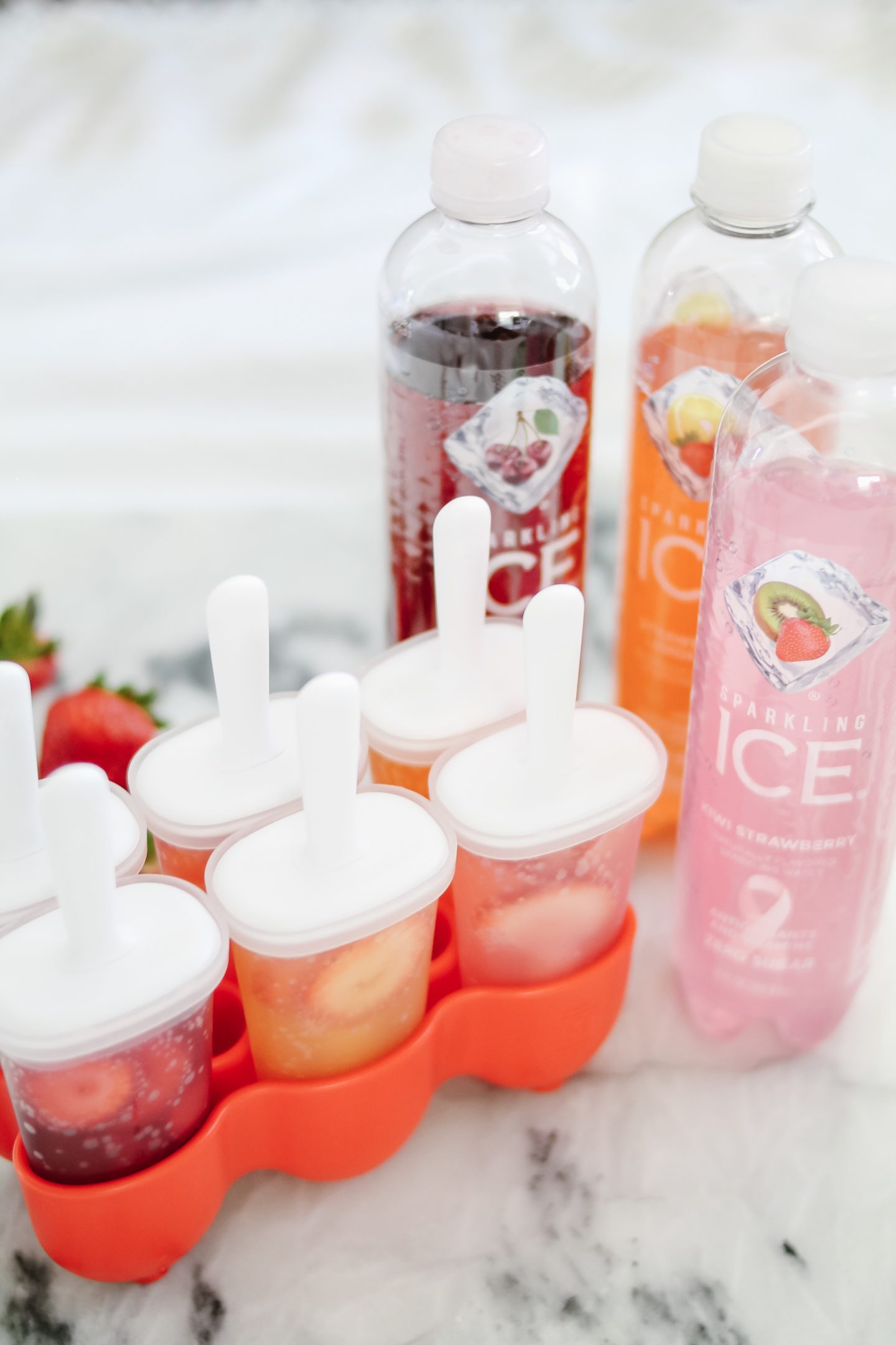 How to make your own popsicles! The easiest and yummiest way I've found with no sugar! #sparklingice #popsicle #diy #kidsactivities