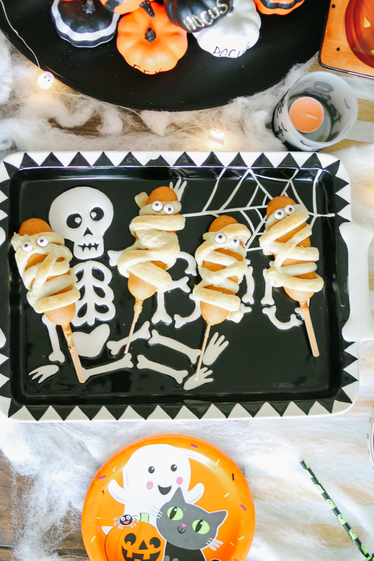 Mummy Corn Dogs. Best Halloween Party Ideas. Cutest party food ideas! #halloween #party #partyfood 