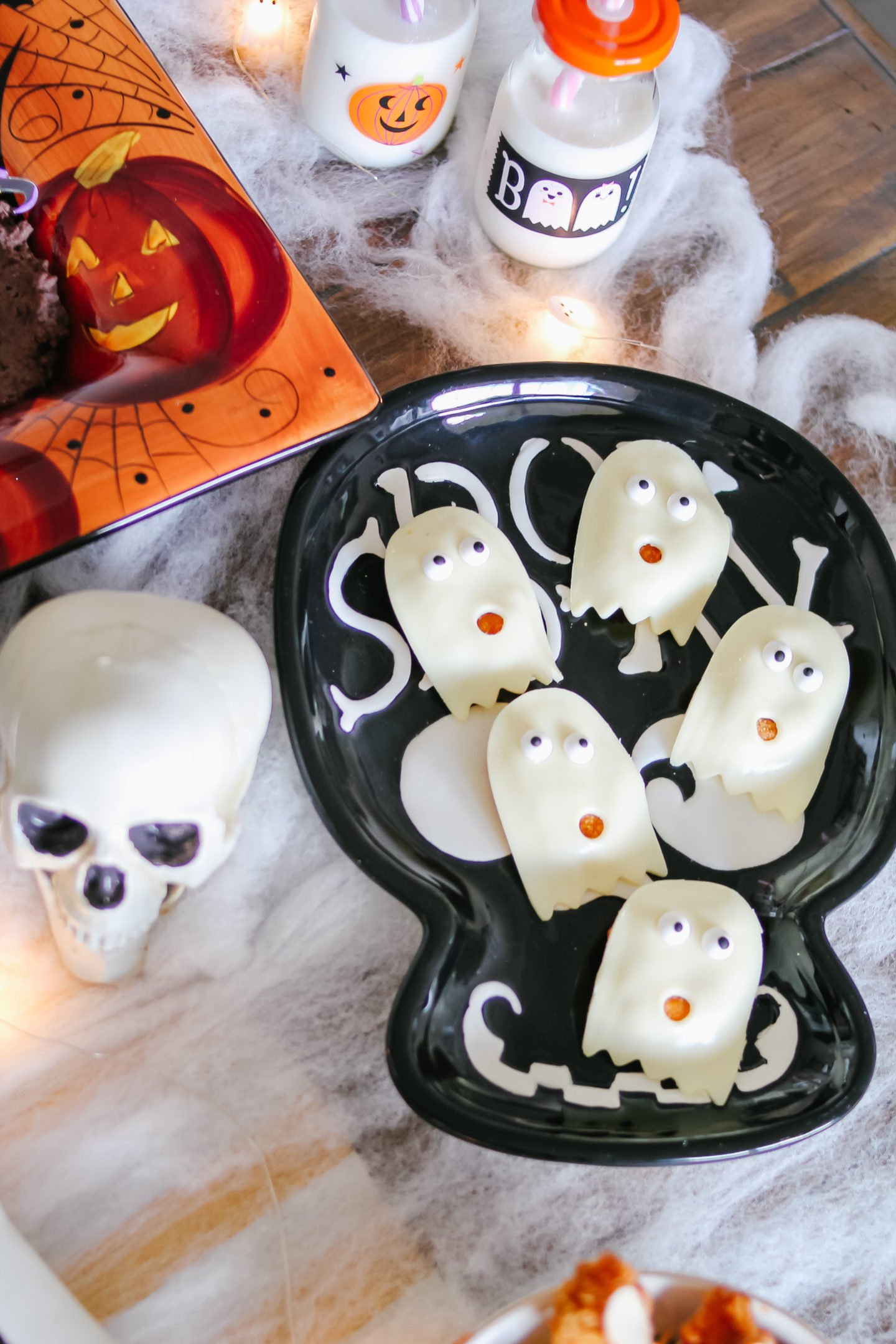 Cutest Halloween Party Food. Chicken Nugget Ghosts. #halloween #partyfood #partyideas
