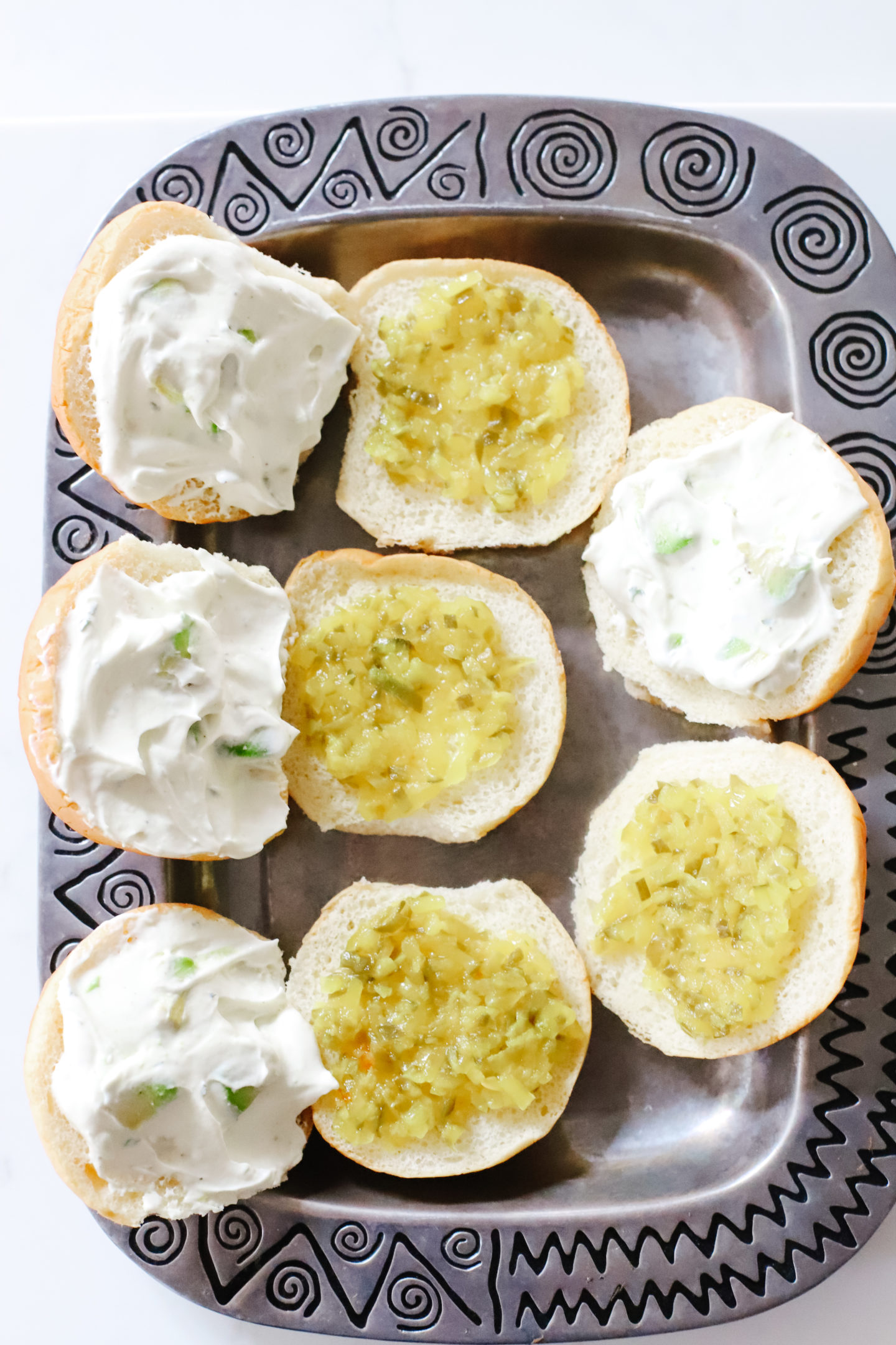 Ranch Cheeseburger Sliders that only take 15-minutes! So easy and delicious! The best weeknight dinner. #ad #HVRlove