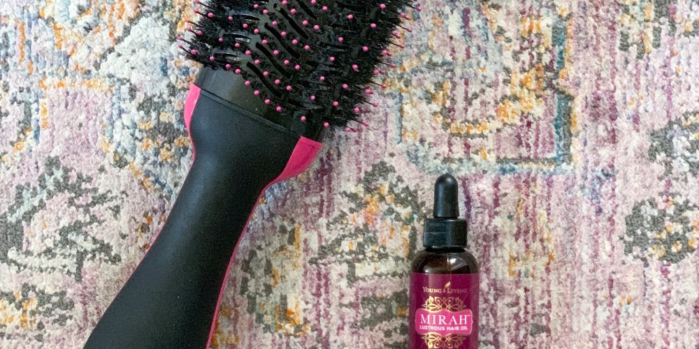 How to Achieve a Sleek 5-Minute Blowout at Home! The best, affordable hairstyling tool you need in your life.