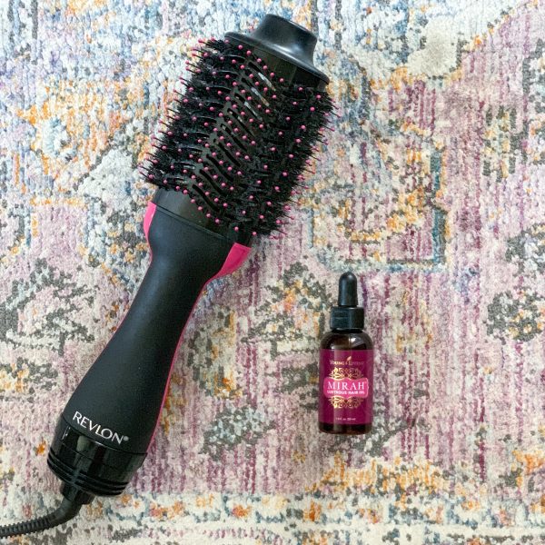 How to Achieve a Sleek 5-Minute Blowout at Home! The best, affordable hairstyling tool you need in your life.