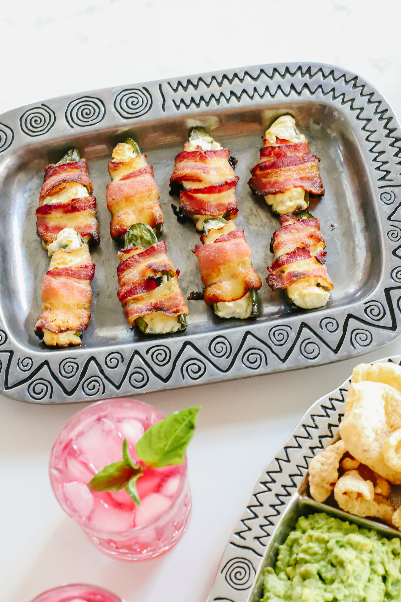 Bacon wrapped jalapeno poppers! The best keto-friendly snack for game day! Fun fall gatherings ideas with Sparkling Ice! #ad #getfizzy #sparklingicelife