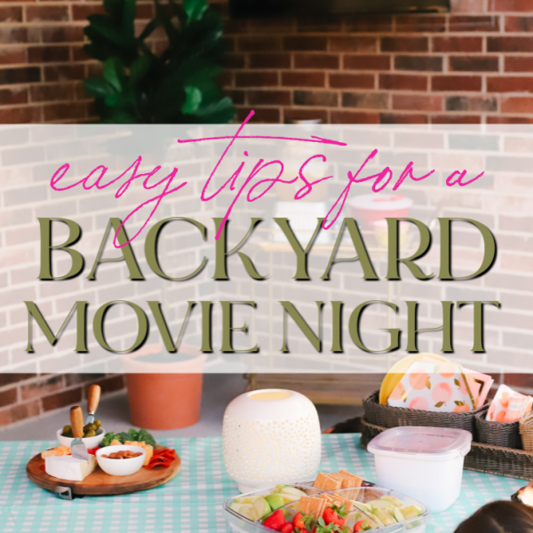 The best easy tips for a backyard movie night!